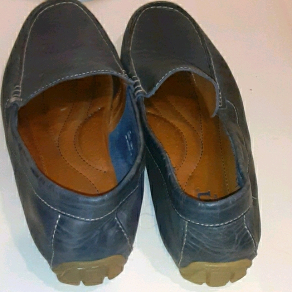 BORN MEN LEATHER SLIP ON LOAFERS IN SIZE 12